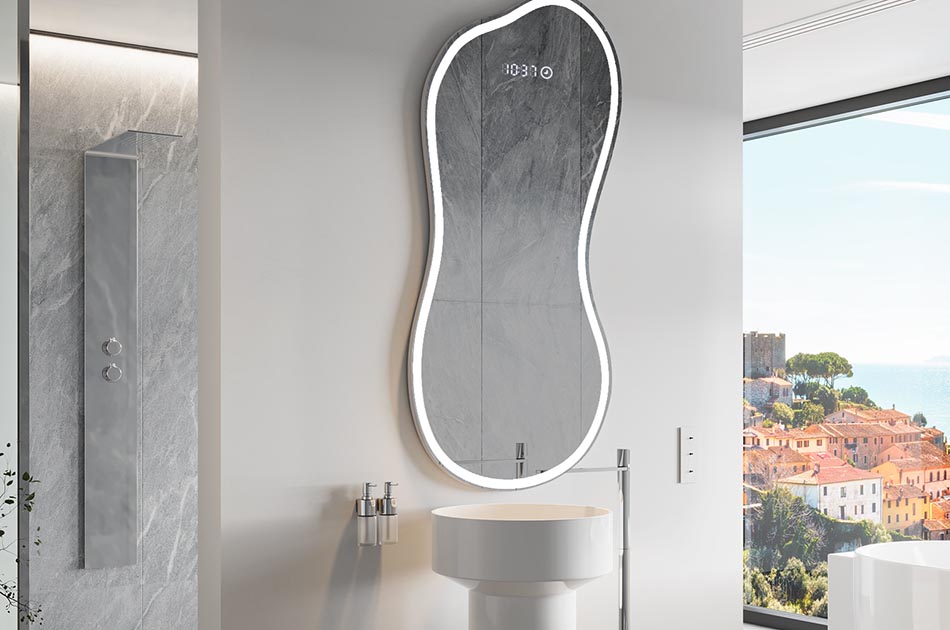 Ebakorrapärane peegel õrna ambient-valgustusega elegantsesse interjööri | ARTFORMA