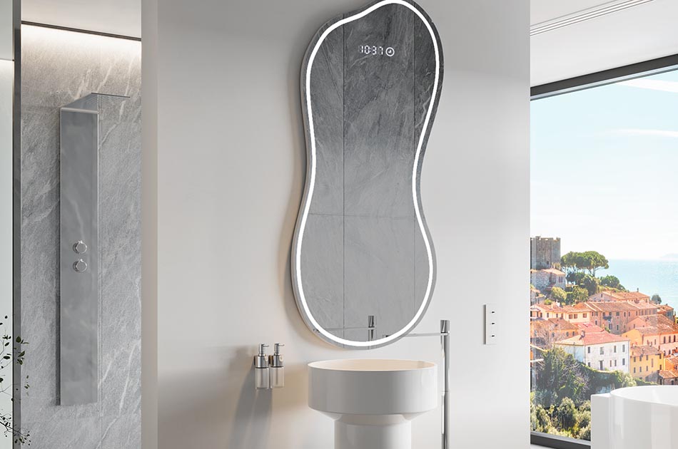 Ebakorrapärane peegel õrna ambient-valgustusega elegantsesse interjööri | ARTFORMA