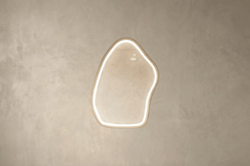 Peeglid dekoratiivses raamis