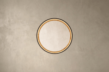 Peeglid puidust raamis